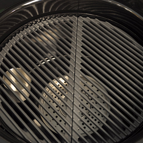 Image of Rode Everdure 4K. Deze high-tech kaamde is een eye-catcher op je terras. Bedien de oven met je telefoon en via het touchscreen aan de voorkant van deze elektrische- en houtskool oven. Hij is energiezuinig. Met 1 kg kolen kan je 9 uur vooruit