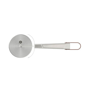 De Pizzaoven Shop - Everdure - Quantum Steel Range Pizzasnijder van Roestvrijstaal (rvs) met leren bandje.