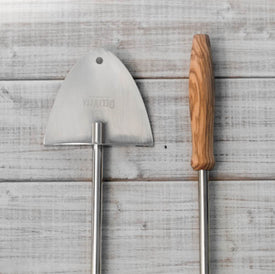 Deze pook en blaaspijp speciaal voor pizza-ovens van DeliVita. Gemaakt van olijfhout en roestvrijstaal (RVS)