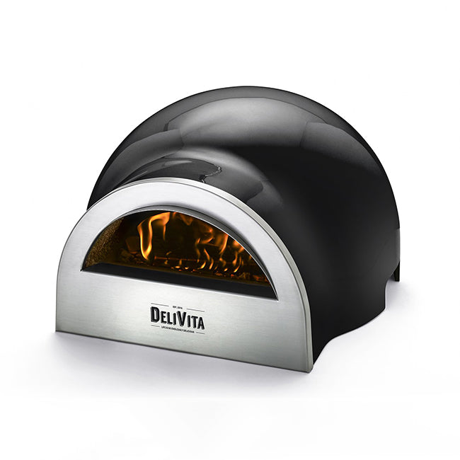 Delivita pizzaoven zwart | Deze pizzaoven is houtgestookt en weegt maar 30kg. De perfecte oven voor buiten in de tuin of binnen in huis.